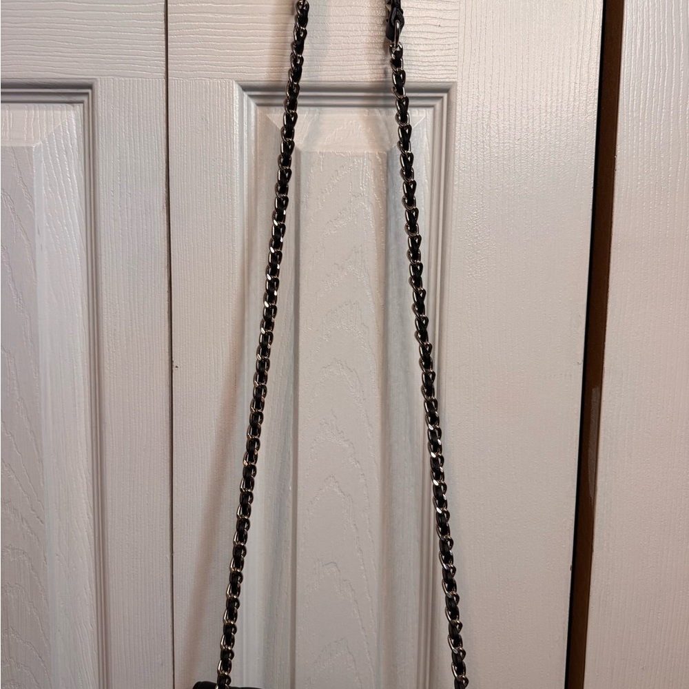 Guess Black Small Quilted Flap Chain Shoulder Bag Gold Tones Magnetic Closure - Picture 5 of 16